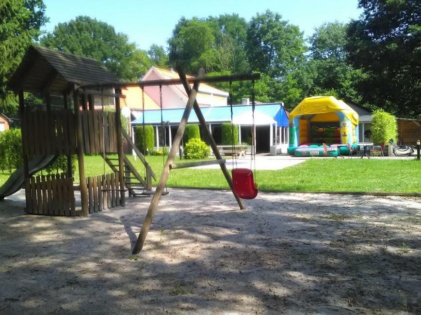 De Bron Villa Beringen Luaran gambar